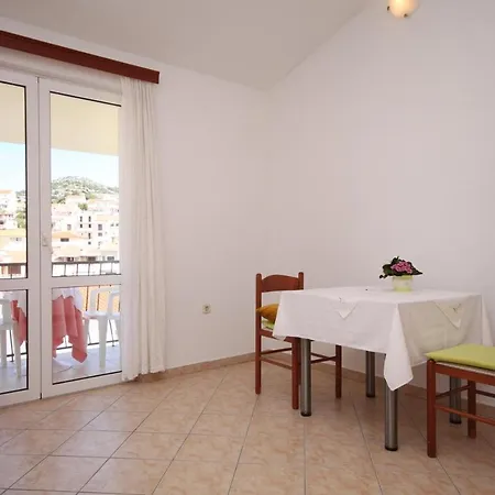 Studio Hvar 4004a *