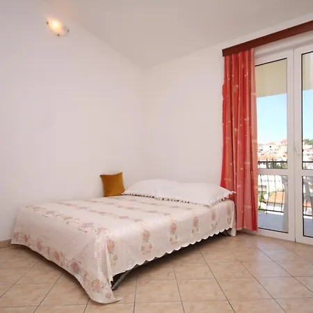 Studio Hvar 4004a *